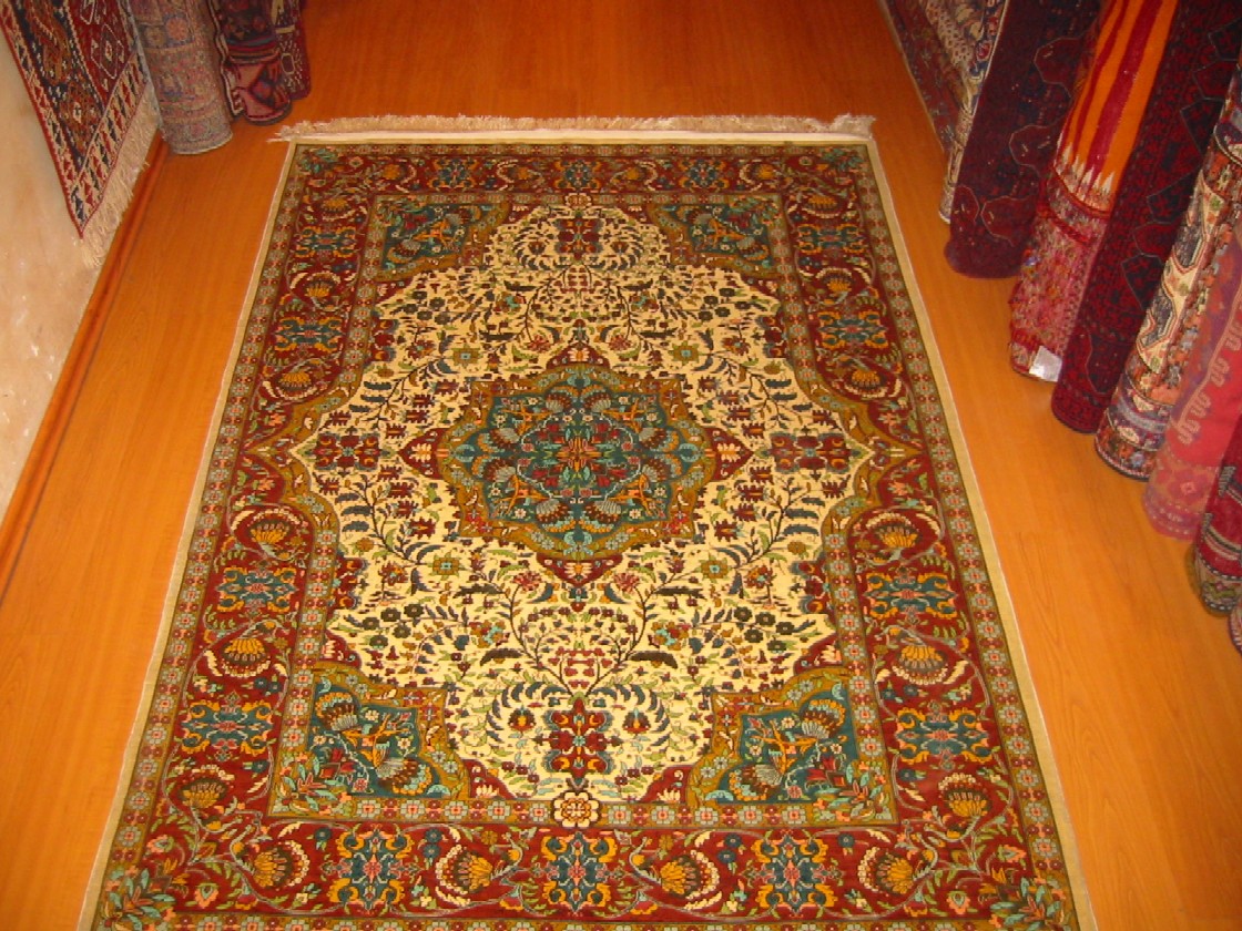 Carpet : Hereke (world famous carpet)